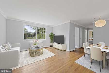 2055 N Woodstock St #201 Arlington, VA 22207