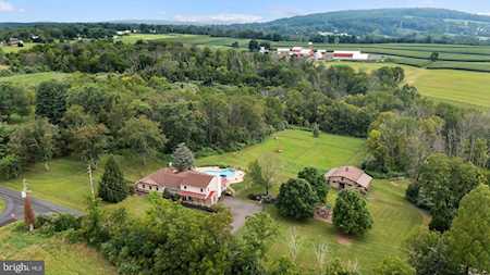 103 Traugers Crossing Rd Kintnersville, PA 18930