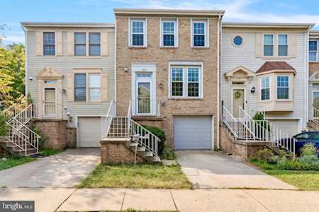 703 Herndon Woods Ct Herndon, VA 20170