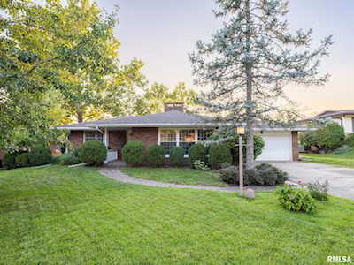 4923 N Woodview Ave Peoria, IL 61614