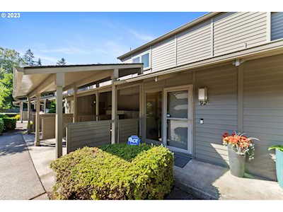 92 Fairway LOOP Eugene, OR 97401