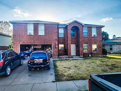 223 Queen Annes Drive Burleson, TX 76028