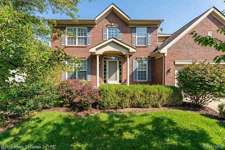 1619 Four Seasons Dr Hartland Twp, MI 48843