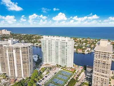 20201 E Country Club Dr #308 Aventura, FL 33180