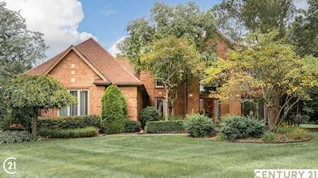 396 Oakbridge Dr Rochester, MI 48306