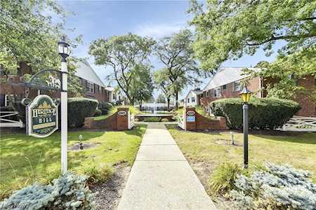2924 Pease Dr #115 Rocky River, OH 44116