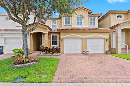11019 NW 86th Ter Doral, FL 33178