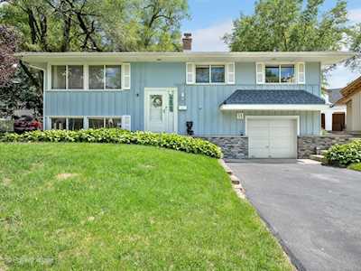 230 Elmwood Dr Naperville, IL 60540