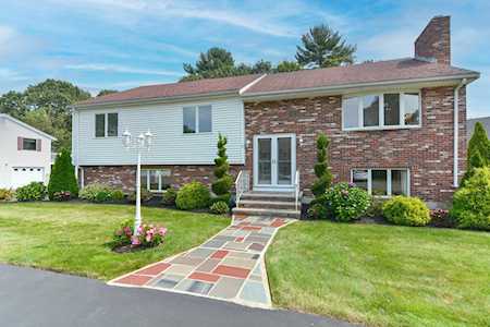 8 Oakridge Dr Saugus, MA 01906