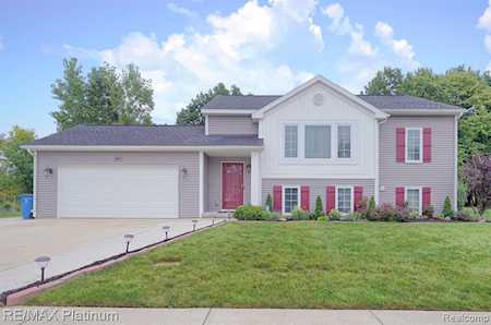284 Rockway Dr Linden, MI 48451