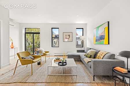 376 Hawthorne St Brooklyn, NY 11225