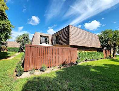2712 SW 15th St Deerfield Beach, FL 33442