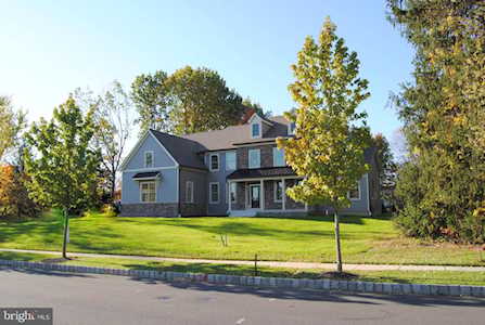 672 Bennett Ln Hilltown, PA 18927