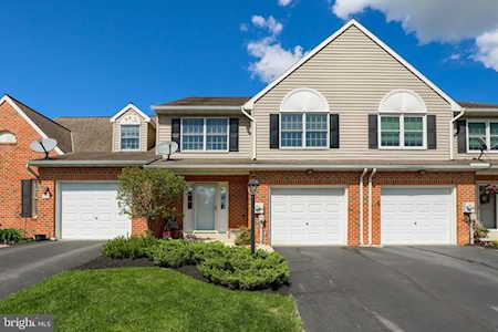 16 Spring Hill Ln Mountville, PA 17554