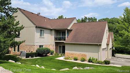 29406 Laurel Dr Farmington Hills, MI 48331