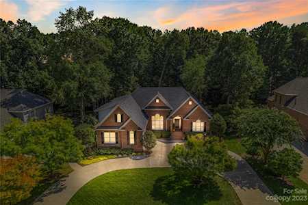 4552 Rustling Woods Dr Denver, NC 28037