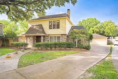 10643 Mills Circle Houston, TX 77070