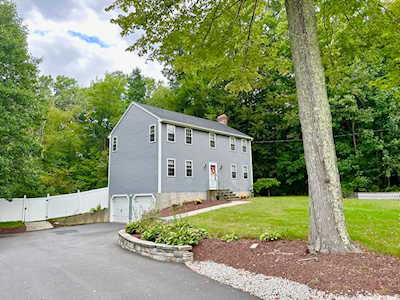 69 Conservation Dr Northbridge, MA 01588