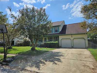 2457 Piney Bark Dr Virginia Beach, VA 23456
