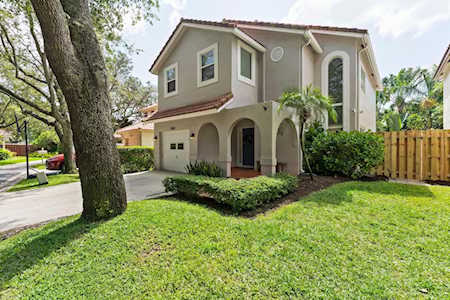 9808 NW 5th Ct Plantation, FL 33324