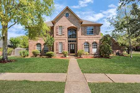 607 Fernwood Dr Friendswood, TX 77546