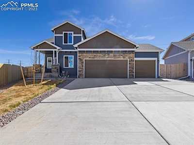 6743 Skuna Drive Colorado Springs, CO 80925