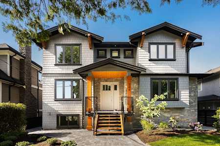 744 E 17th Street North Vancouver, BC V7L 2W8
