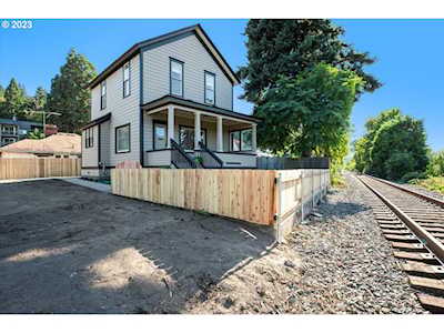 808 1st ST Oregon City, OR 97045