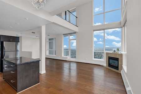 77 Spruce Place SW #2606 Calgary, AB T3C 3X6