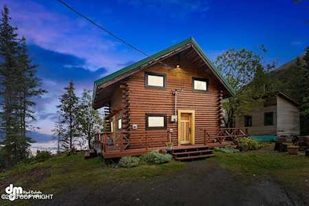 4717 Birdsong Dr Eagle River, AK 99577