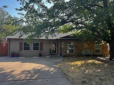 560 NW Douglas Street Burleson, TX 76028