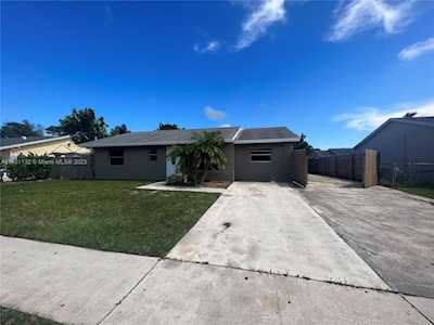 6254 N Carthage Cir N Lake Worth, FL 33463