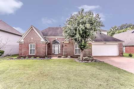 8761 Forest Breeze Dr Cordova, TN 38018