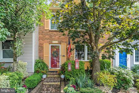 8360 Fern Leaf Ct Springfield, VA 22153