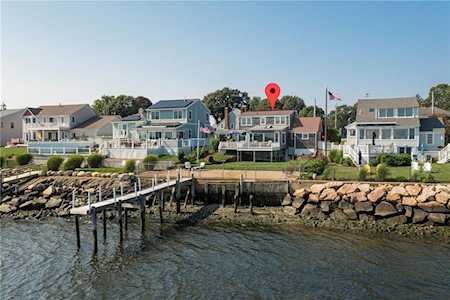 21 Sea View Ave East Providence, RI 02915