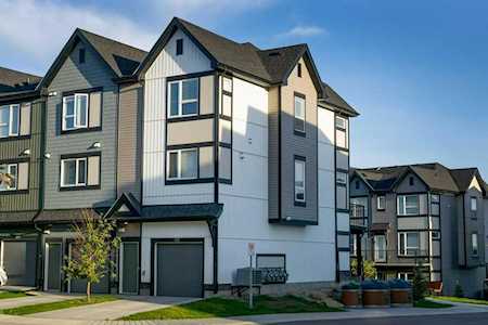 16 Evanscrest Park NW #110 Calgary, AB T3P 1R3