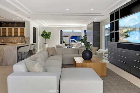 215 Larkspur Ave Corona Del Mar, CA 92625