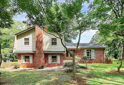 6326 Farmlake Dr Mint Hill, NC 28227