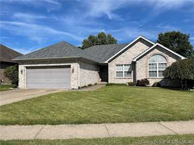 4154 Lakeside Dr Sellersburg, IN 47172