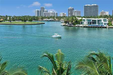 10201 E Bay Harbor Dr #403 Bay Harbor Islands, FL 33154