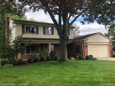 18798 Renwick St Livonia, MI 48152
