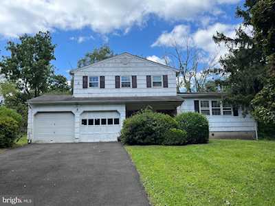 9 Tina Dr Titusville, NJ 08560
