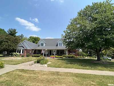 909 Hillcrest Dr Washington, IL 61571