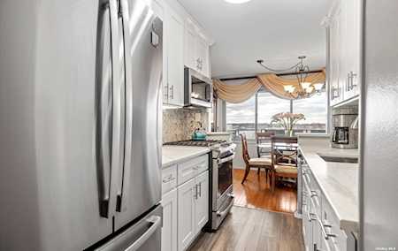 18-15 215th St #8S Bayside, NY 11360