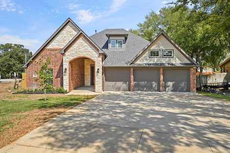 306 Oakwood Drive Euless, TX 76040