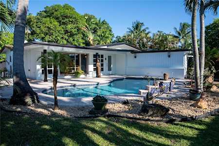 1724 NE 7th Terr Fort Lauderdale, FL 33305