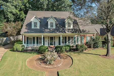 8860 E Plantation Oaks Dr Memphis, TN 38018