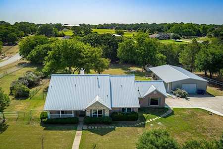 4723 Glen Oaks Circle Aubrey, TX 76227