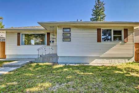 1246 Northmount Dr NW Calgary, AB T2L 0E2