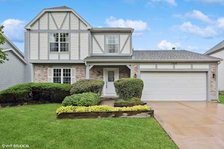 388 Barton Place Carol Stream, IL 60188